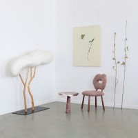 <a href="https://www.galeriegosserez.com/artistes/donnersberg-emma.html">Emma Donnersberg</a> - Cloud Chair Cirrus - Noyer/Ella